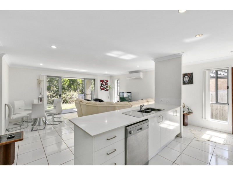 2/2 Chantrill Avenue, Nerang QLD 4211