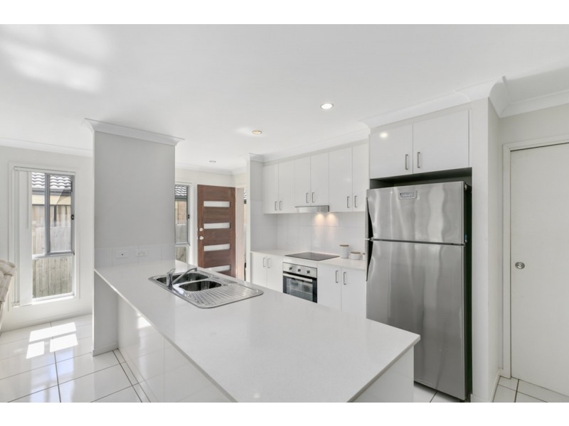 2/2 Chantrill Avenue, Nerang QLD 4211