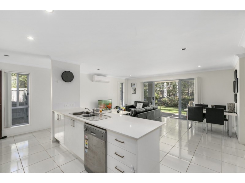 2/2 Chantrill Avenue, Nerang QLD 4211