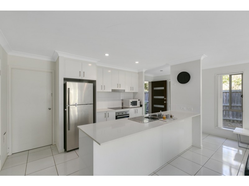 2/2 Chantrill Avenue, Nerang QLD 4211