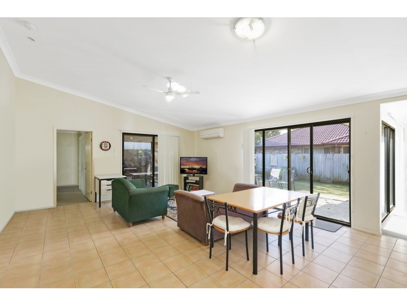 93 Crestwood Drive, Molendinar QLD 4214