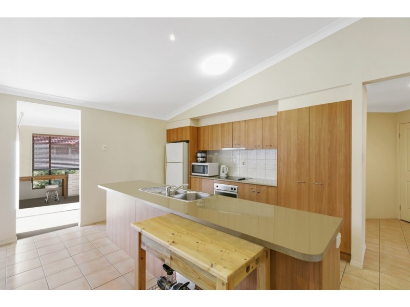 93 Crestwood Drive, Molendinar QLD 4214