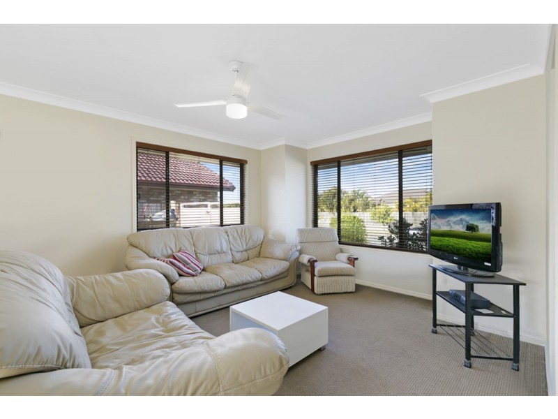 93 Crestwood Drive, Molendinar QLD 4214