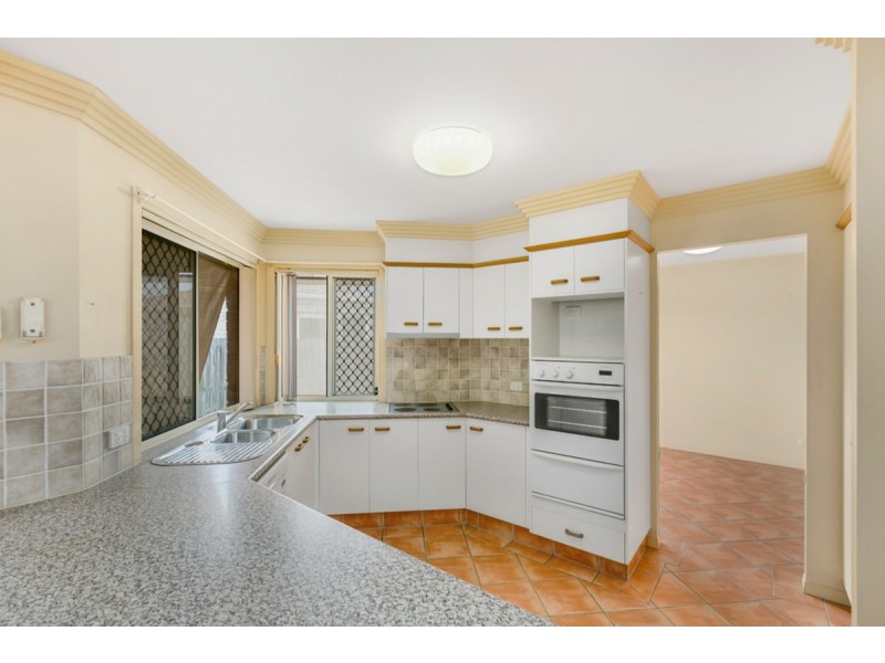 2/28 Aberdeen Court, Highland Park QLD 4211