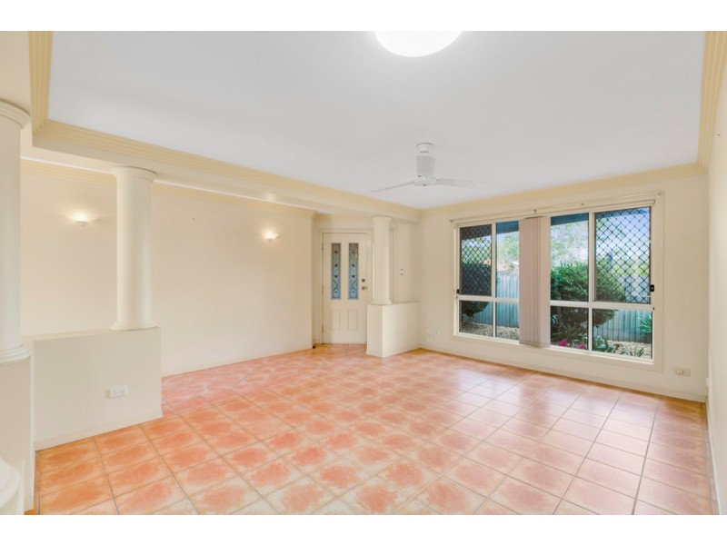2/28 Aberdeen Court, Highland Park QLD 4211