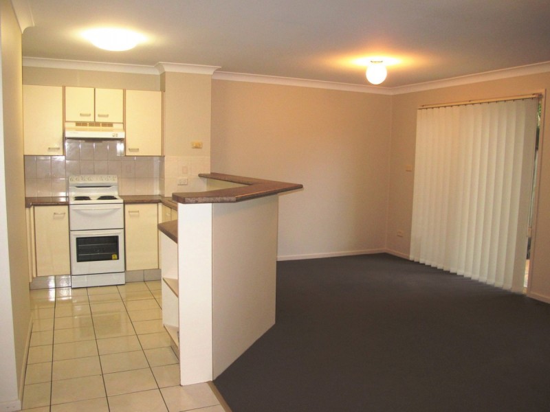 2/4 Bushmead Street, Nerang QLD 4211