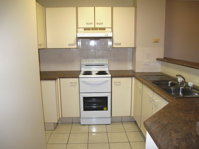 2/4 Bushmead Street, Nerang QLD 4211