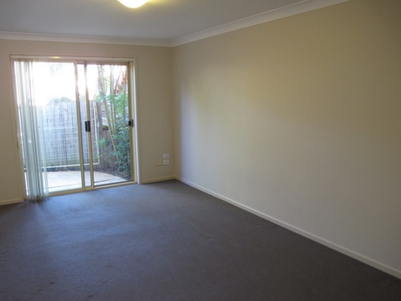 2/4 Bushmead Street, Nerang QLD 4211