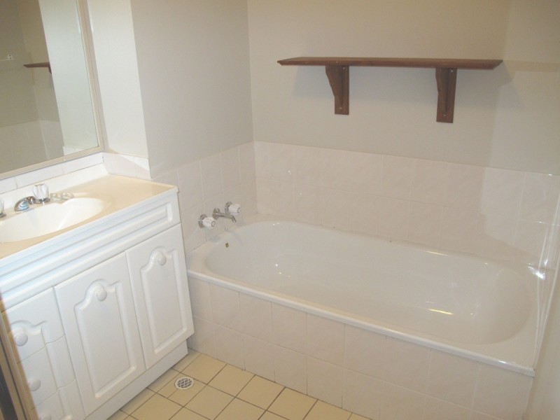 2/4 Bushmead Street, Nerang QLD 4211