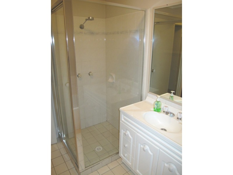 2/4 Bushmead Street, Nerang QLD 4211