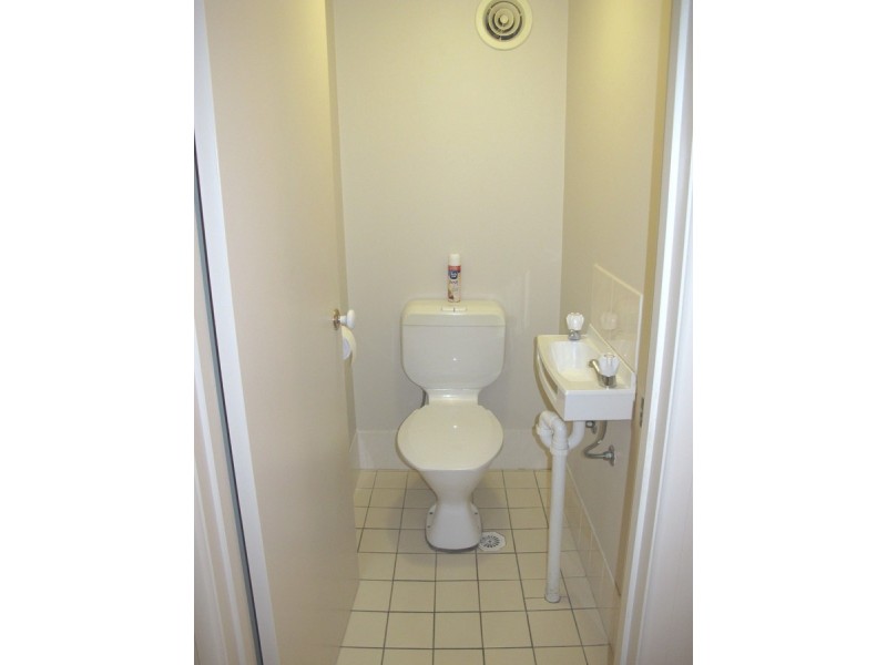 2/4 Bushmead Street, Nerang QLD 4211