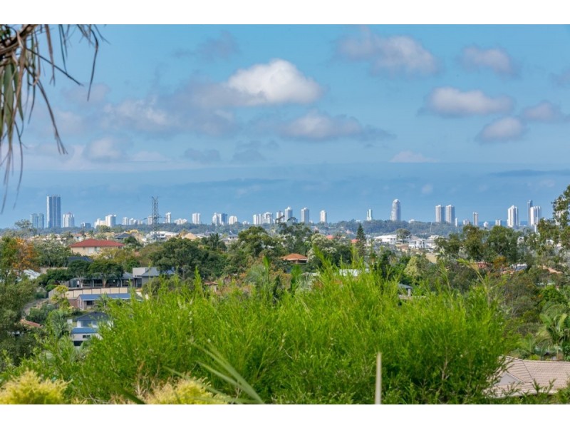 5 Tristania Way, Highland Park QLD 4211