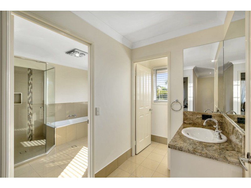 5 Tristania Way, Highland Park QLD 4211