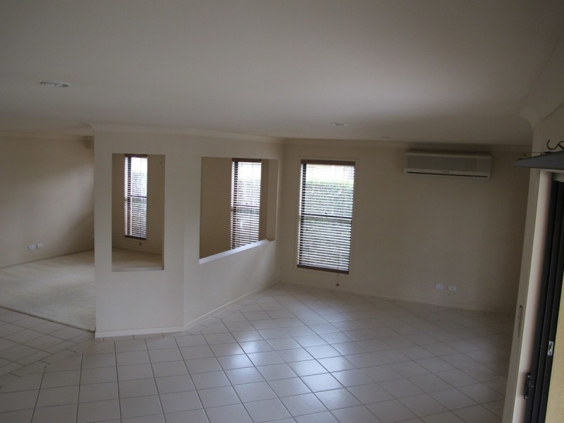 10 Rhiannon Drive, Ashmore QLD 4214