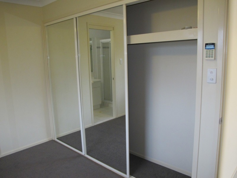 2/82 Paddington Drive, Carrara QLD 4211