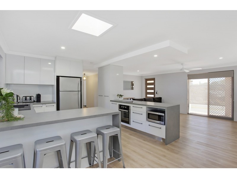 13 Winani Drive, Ashmore QLD 4214