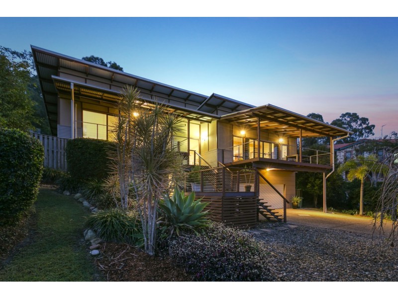 16 Clipperton Chase, Pacific Pines QLD 4211