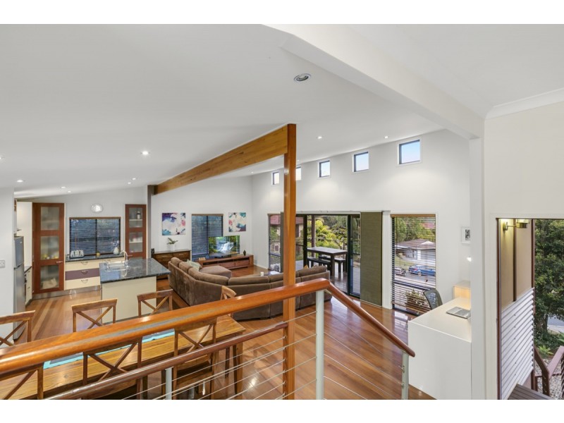 16 Clipperton Chase, Pacific Pines QLD 4211