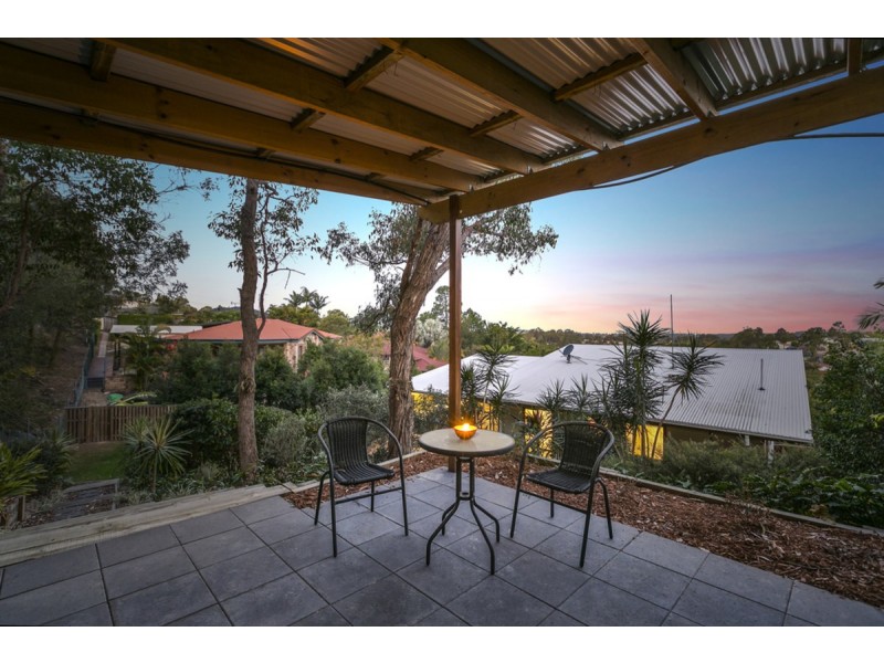 16 Clipperton Chase, Pacific Pines QLD 4211