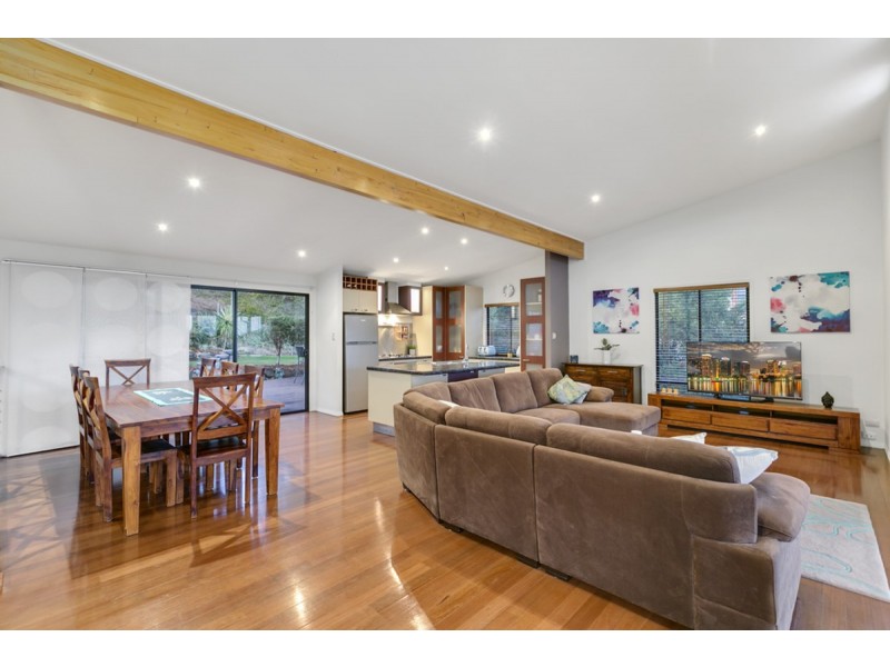 16 Clipperton Chase, Pacific Pines QLD 4211