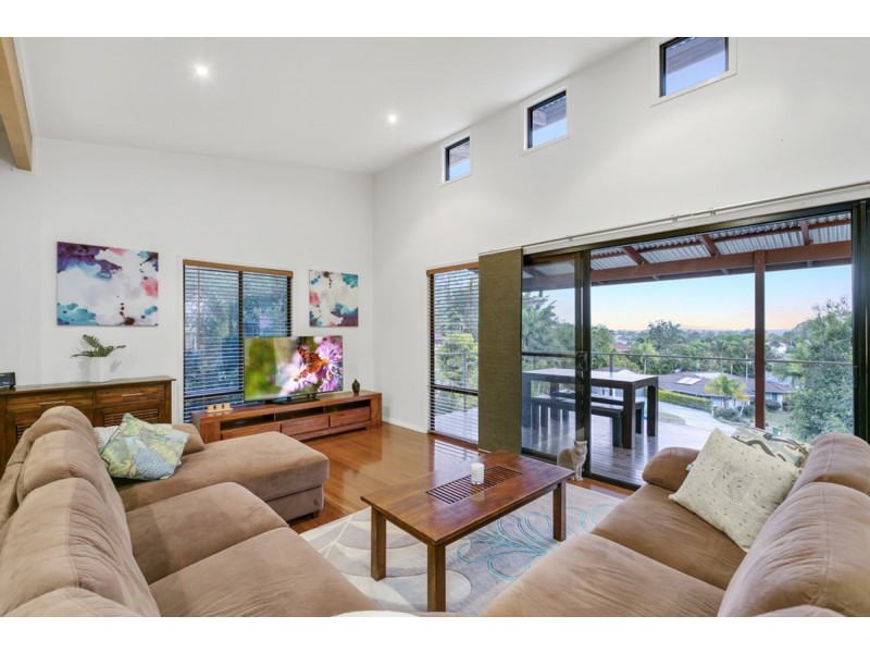 16 Clipperton Chase, Pacific Pines QLD 4211