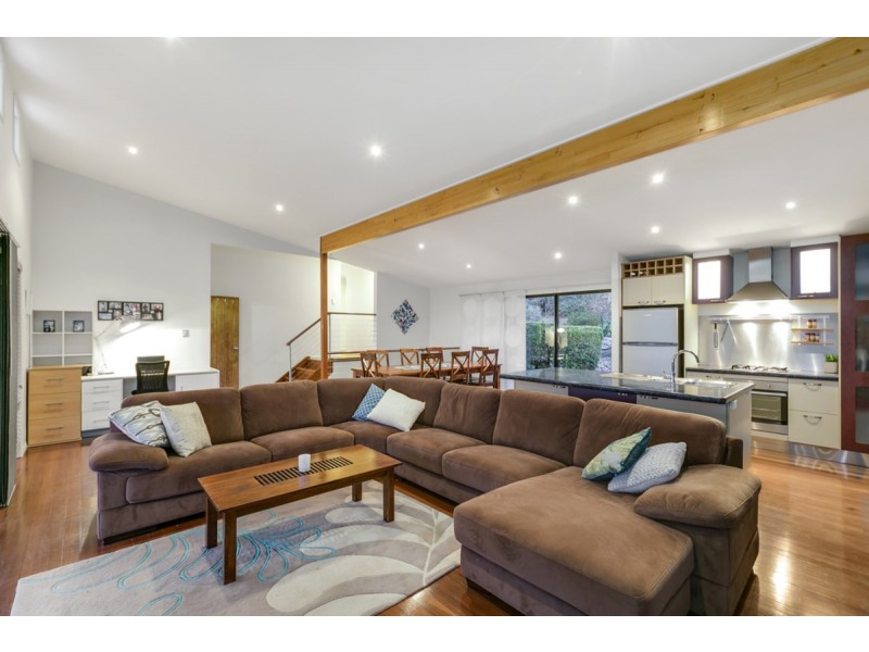 16 Clipperton Chase, Pacific Pines QLD 4211