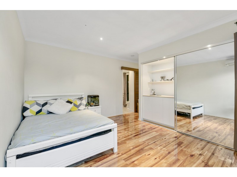 16 Clipperton Chase, Pacific Pines QLD 4211