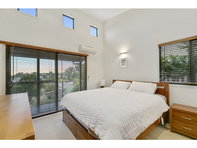 16 Clipperton Chase, Pacific Pines QLD 4211