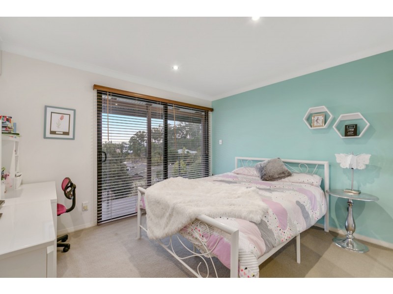 16 Clipperton Chase, Pacific Pines QLD 4211