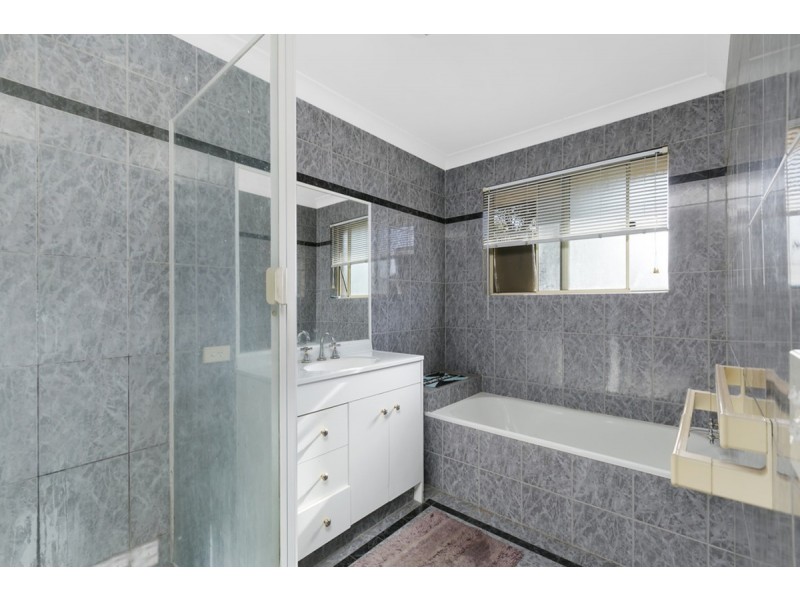 8 Essex Court, Nerang QLD 4211