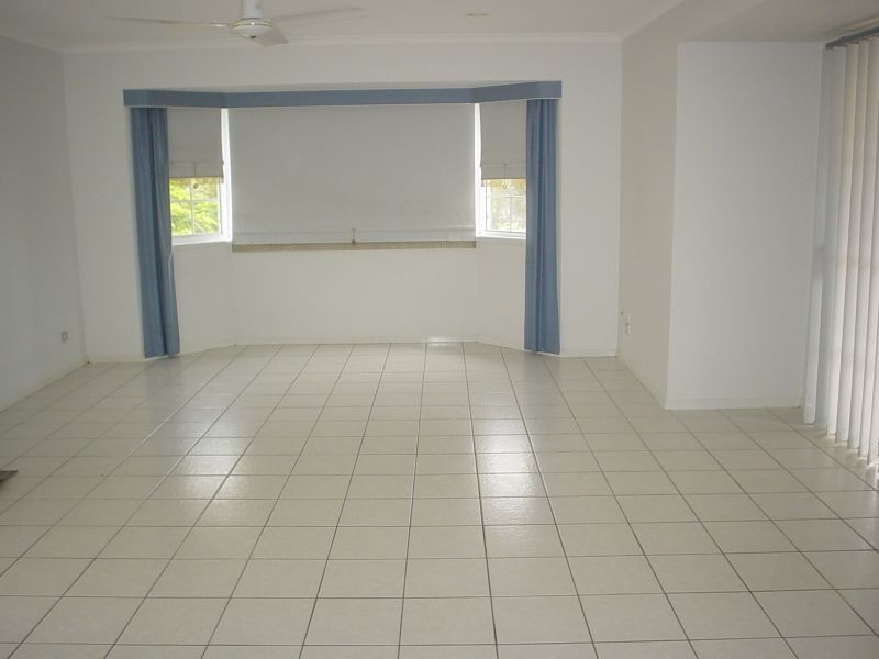 1/2 Tara Terrace, Carrara QLD 4211