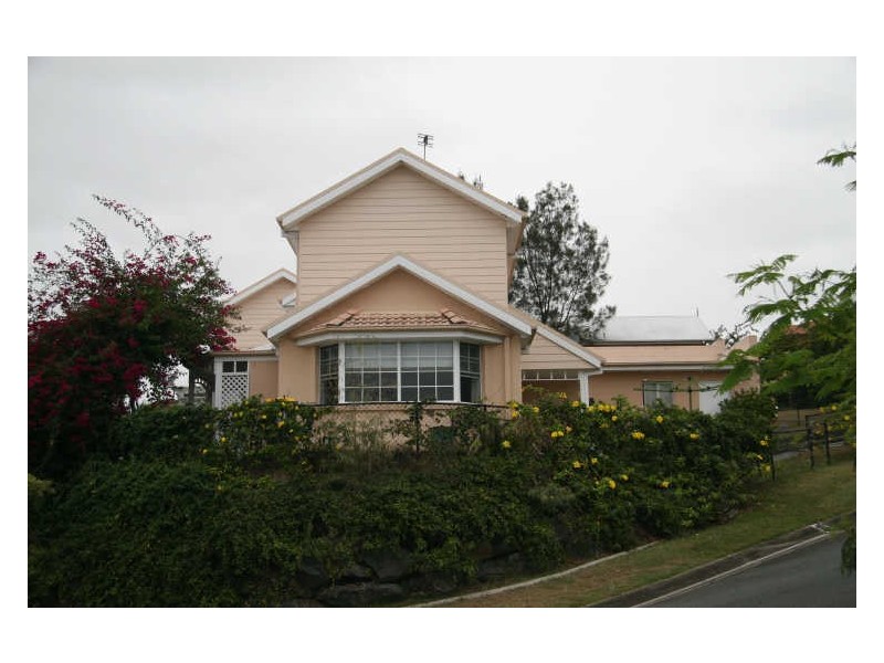 1/2 Tara Terrace, Carrara QLD 4211