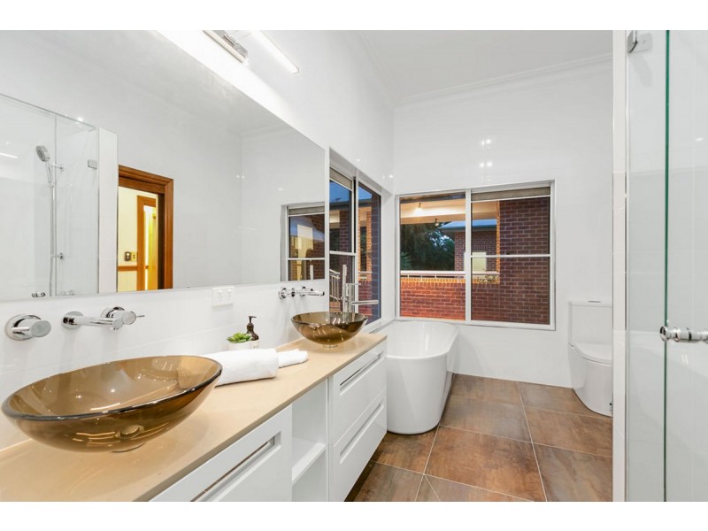 24 Pemberton Close, Mount Nathan QLD 4211