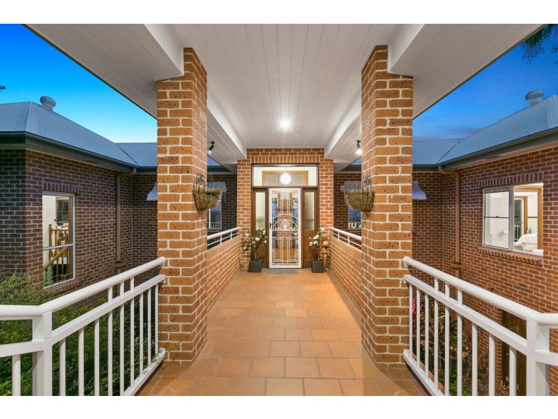24 Pemberton Close, Mount Nathan QLD 4211