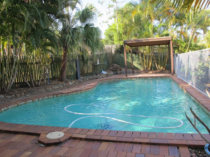 4 Guthrie Parade, Carrara QLD 4211