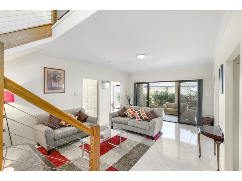 71 Kincaid Drive, Highland Park QLD 4211