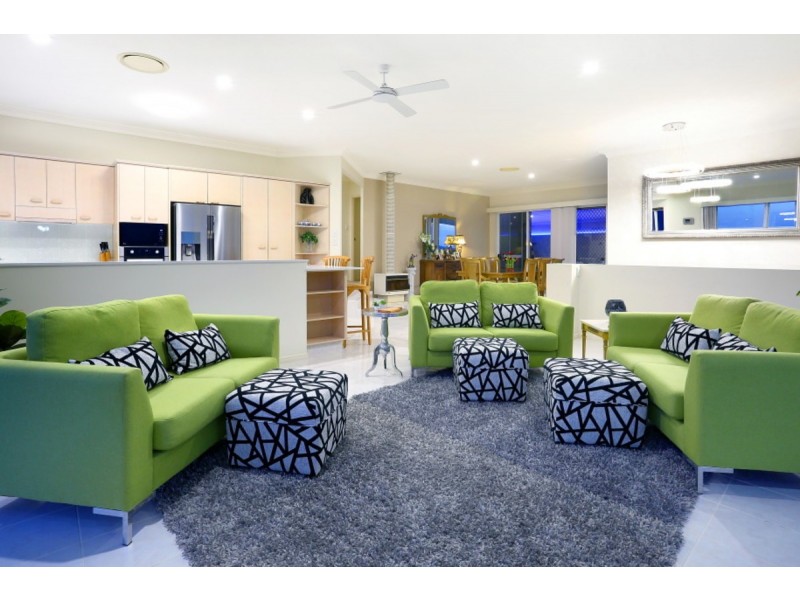 14 Parklane Place, Highland Park QLD 4211