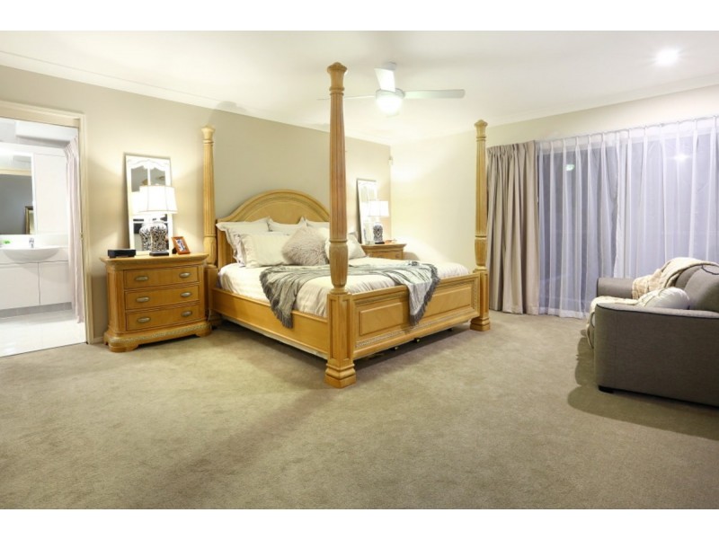 14 Parklane Place, Highland Park QLD 4211