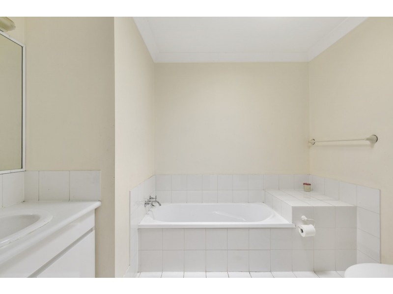 18/152 Palm Meadows Drive, Carrara QLD 4211