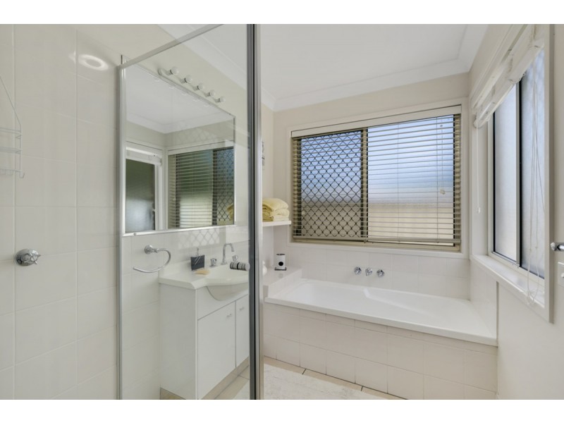 10 Blue Lagoon Court, Nerang QLD 4211