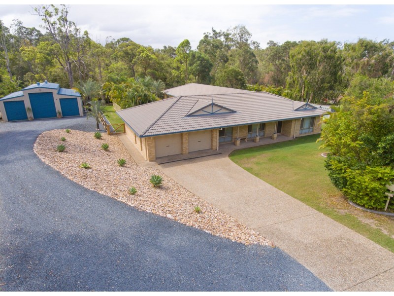 135 Castle Hill Drive, Gaven QLD 4211