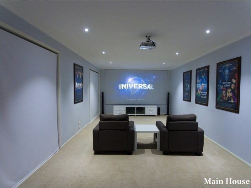 135 Castle Hill Drive, Gaven QLD 4211