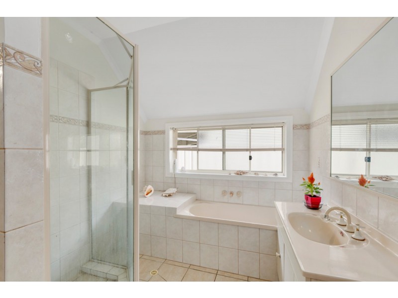 7 John Munro Court, Carrara QLD 4211