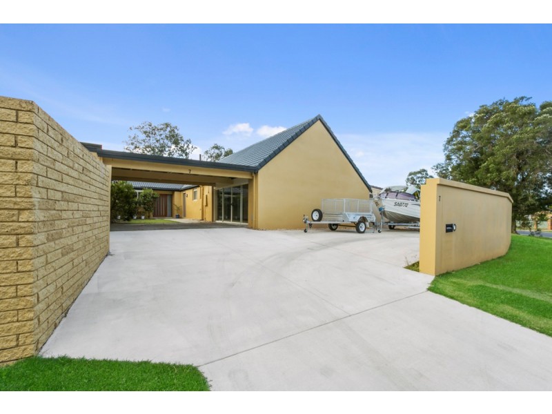 7 John Munro Court, Carrara QLD 4211