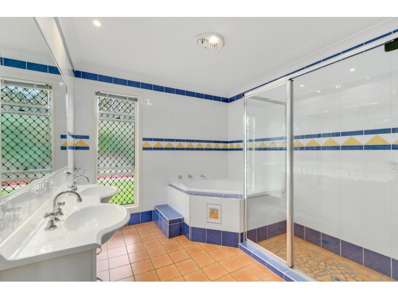 120-122 Banyula Drive, Gaven QLD 4211