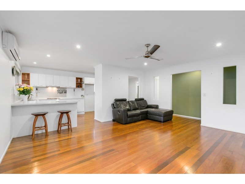 1 Mitchell Avenue, Molendinar QLD 4214