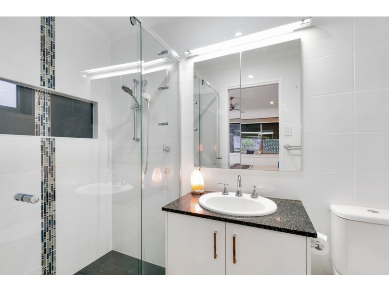 1 Mitchell Avenue, Molendinar QLD 4214