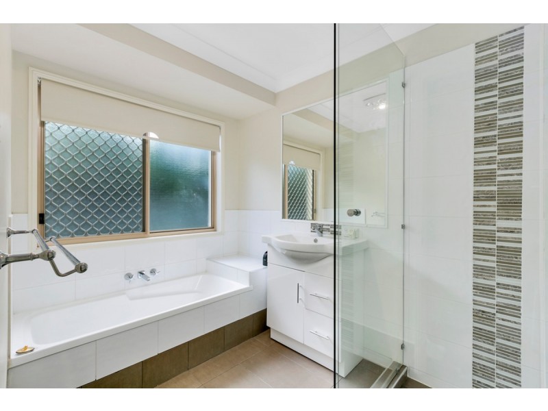 20 Royal Court, Ashmore QLD 4214
