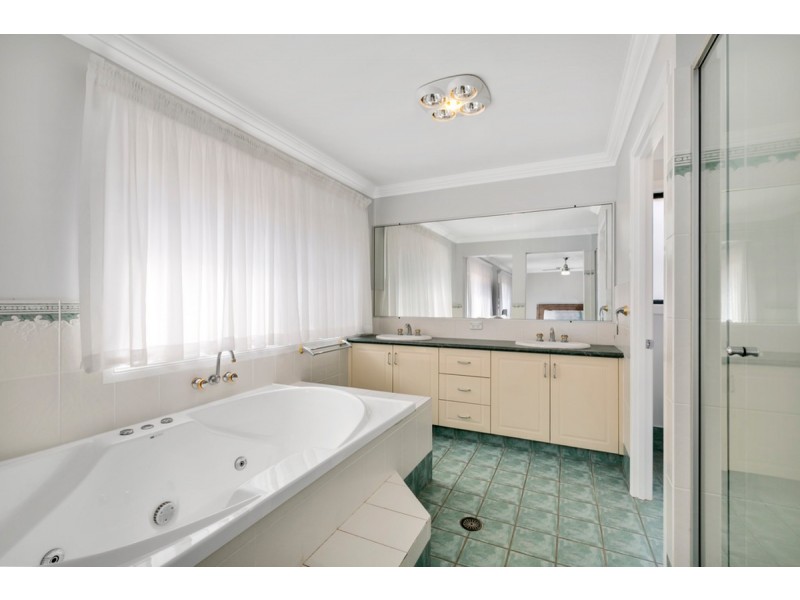 123 Armstrong Way, Highland Park QLD 4211