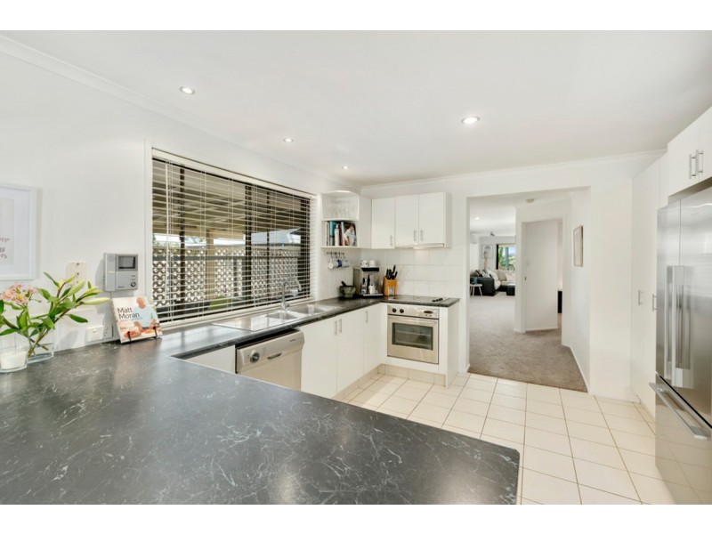 4 Amethyst Court, Carrara QLD 4211